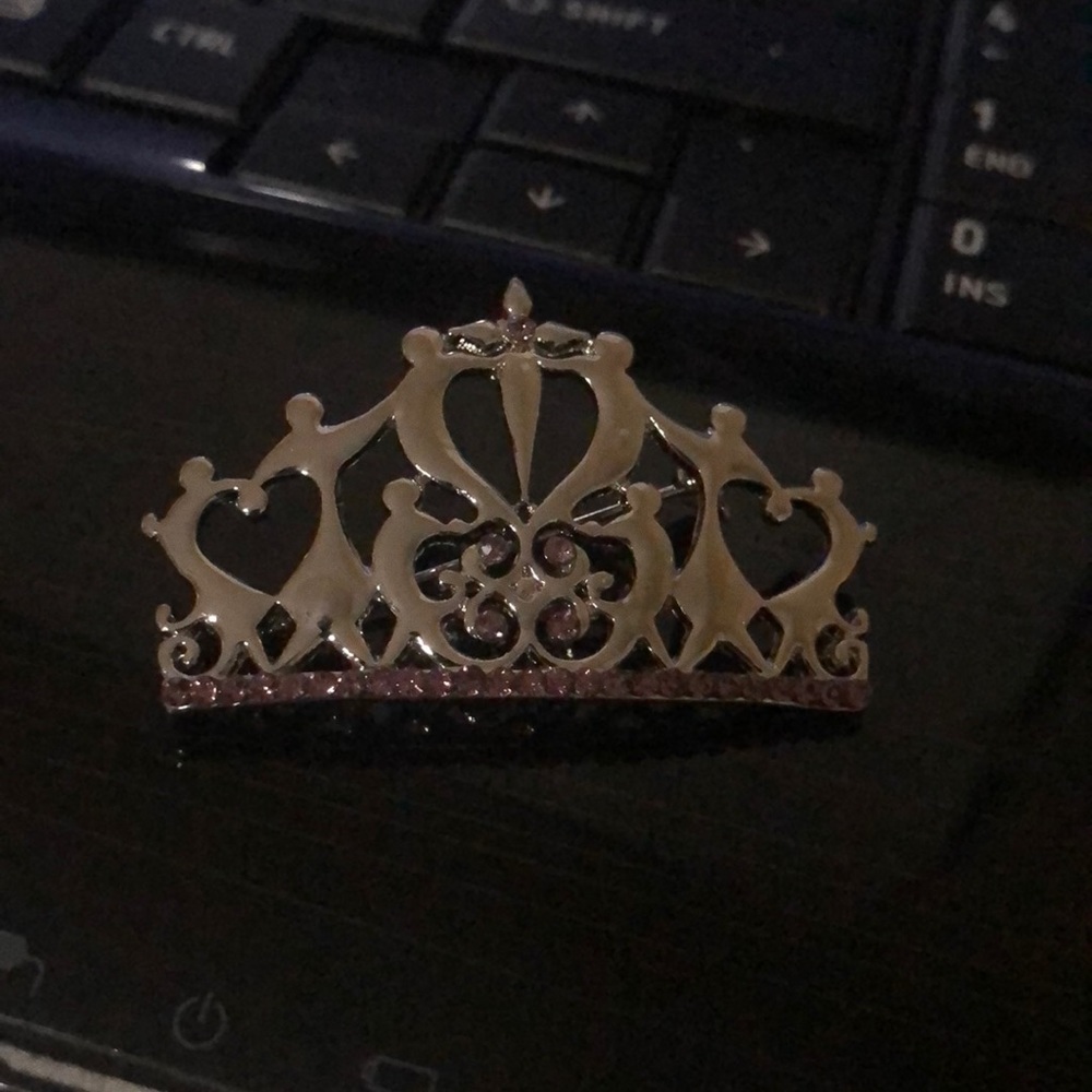 6/25$ Silver Broach Men Holding UP a woman. #Pink Saphh - Picture 10 of 11